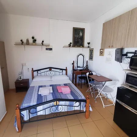 Nicosia Rooms Studios * Nicosia
